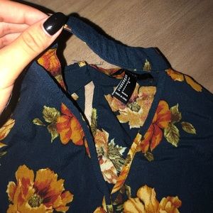 Forever 21 Tops - Women’s Cropped Blouse Forever 21 Tops - Women’s Cropped Blouse